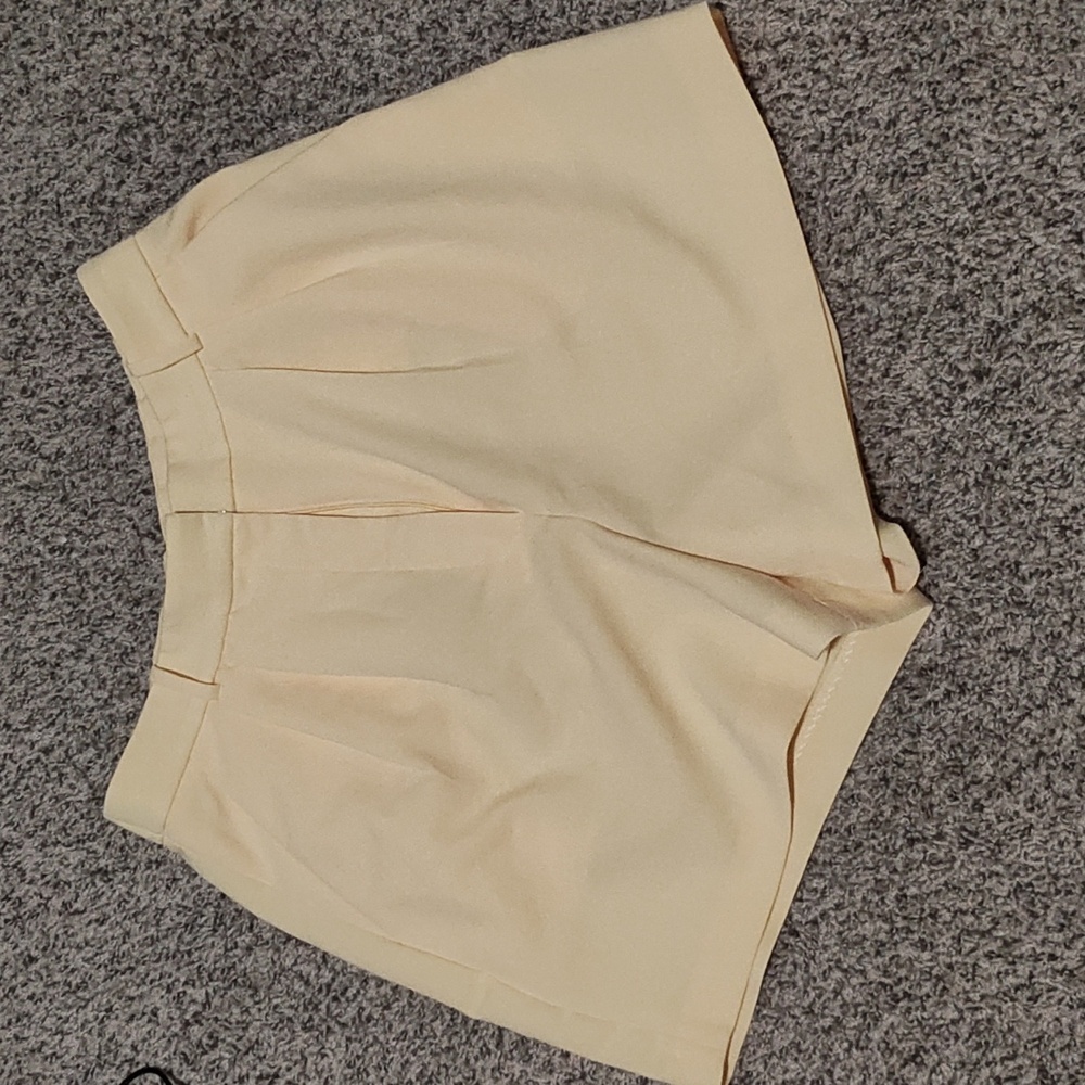 Abercrombie and Fitch size 10 yellow shorts